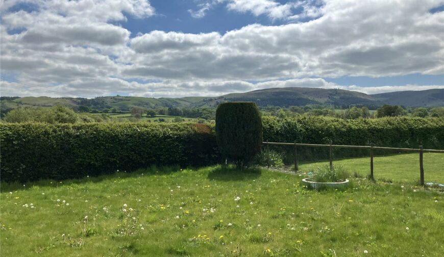 1 Tycoch Cottages - Picture No. 06