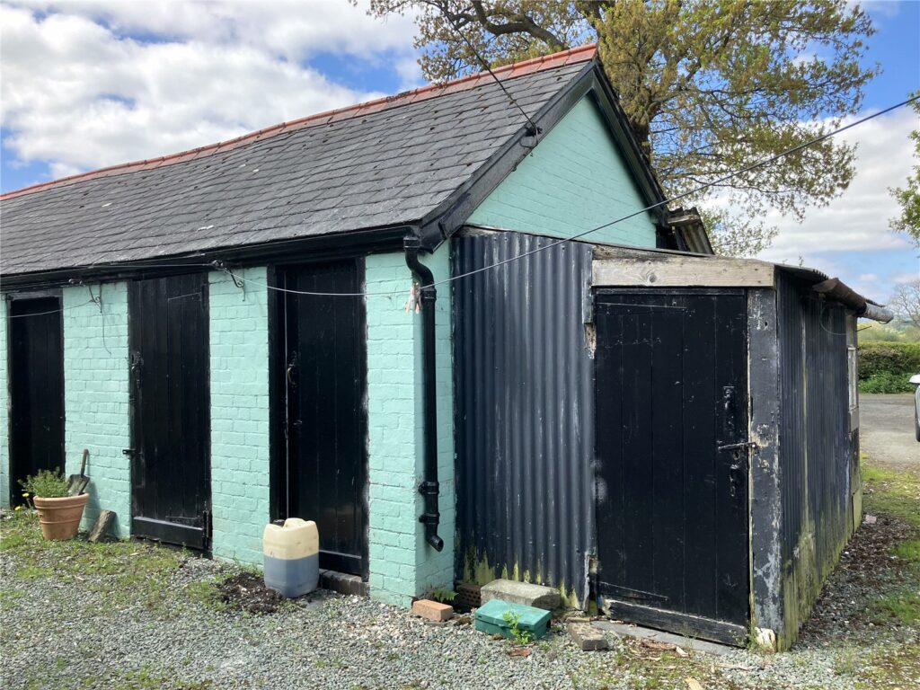 1 Tycoch Cottages - Picture No. 04