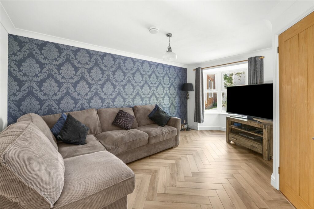 12 Blashfield Road - Picture No. 04