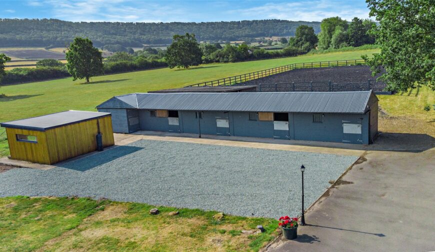 Yonder Castle Hill, Harley - Equestrian