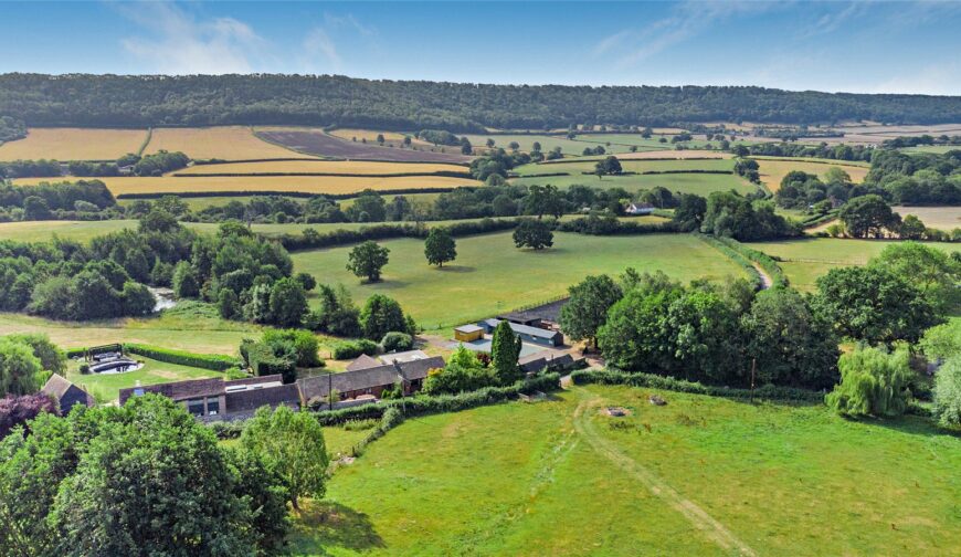 Yonder Castle Hill, Harley - Setting