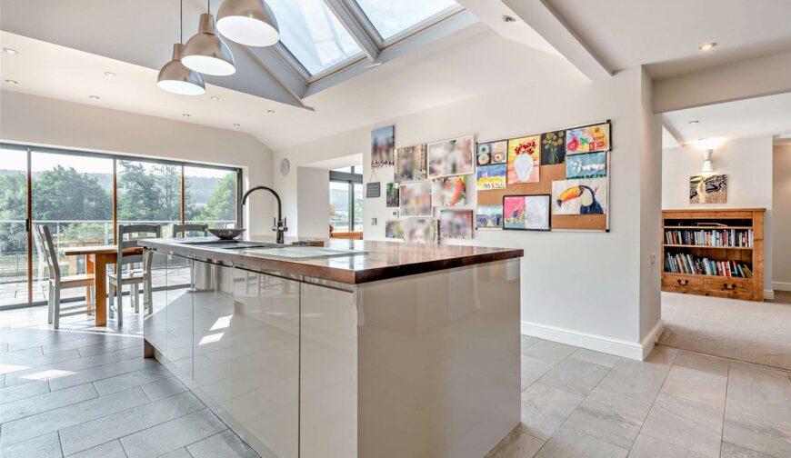 Yonder Castle Hill, Harley - Kitchen