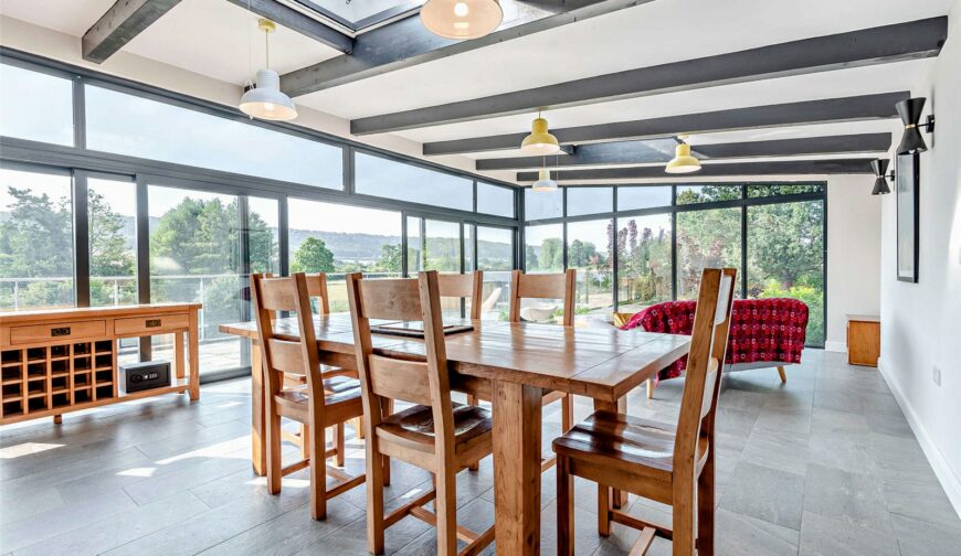 Yonder Castle Hill, Harley - Dining Area