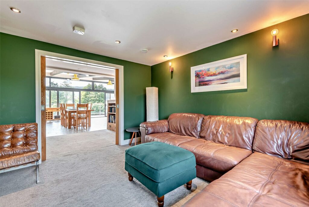 Yonder Castle Hill, Harley - Snug