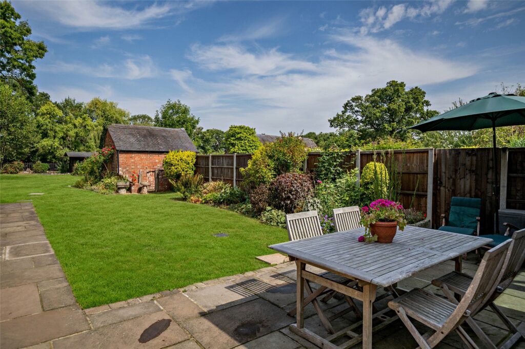 1 Station Road - Garden