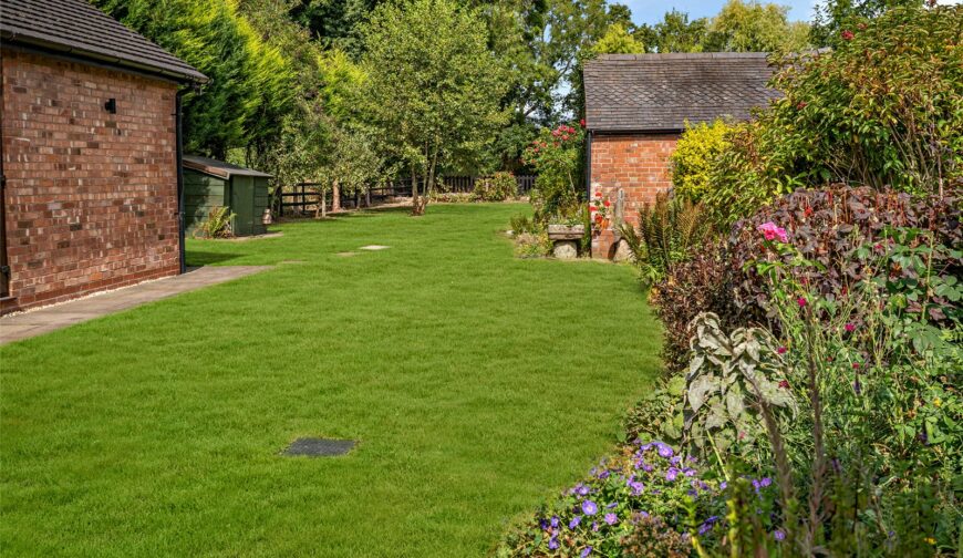 1 Station Road - Garden