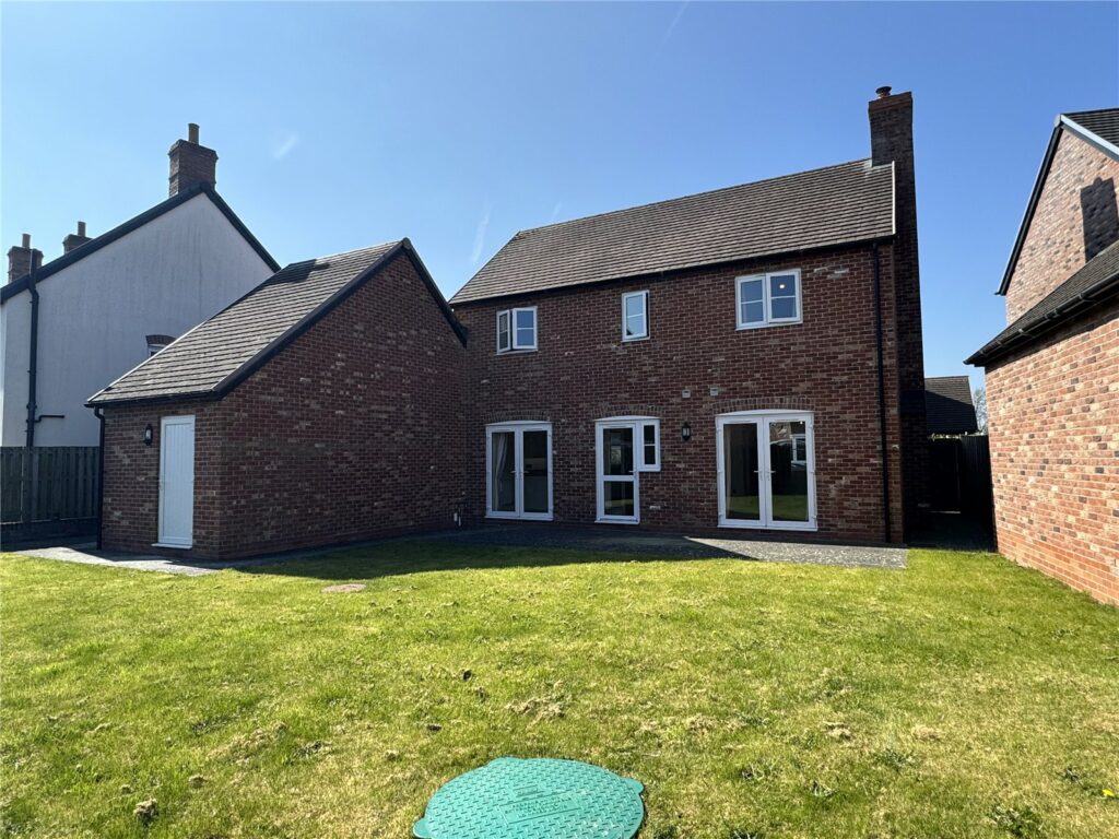 10 Melrose Crescent - Picture No. 31