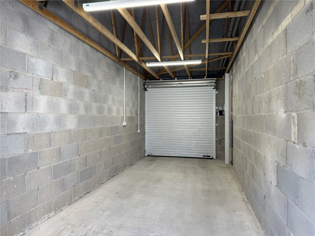 10 Melrose Crescent - Picture No. 34