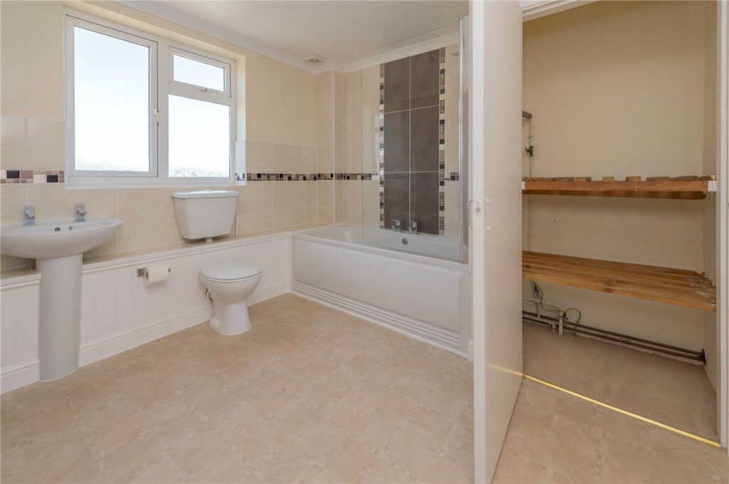 1 Parton Wood, Winnington - Picture No. 20