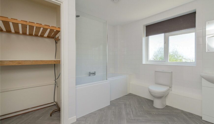 2 Parton Wood, Winnington - Picture No. 25