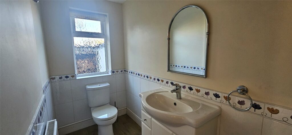 3 The Square - Picture No. 04