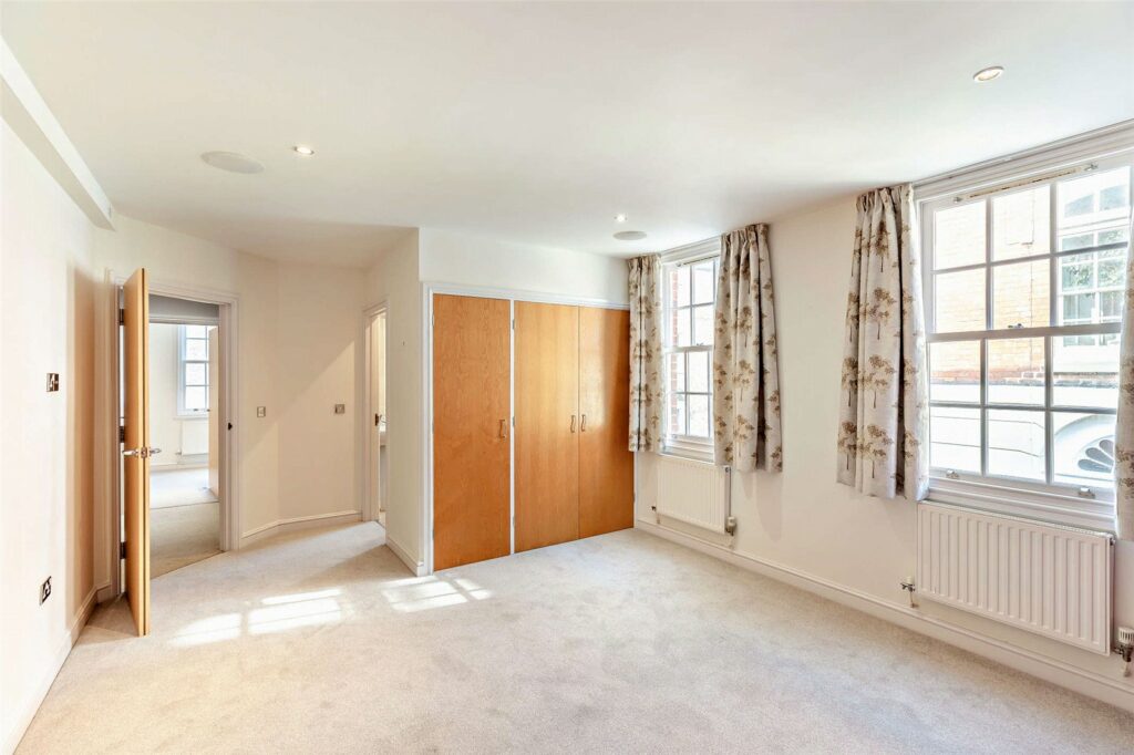 Apartment 2, Crescent House - Picture No. 13