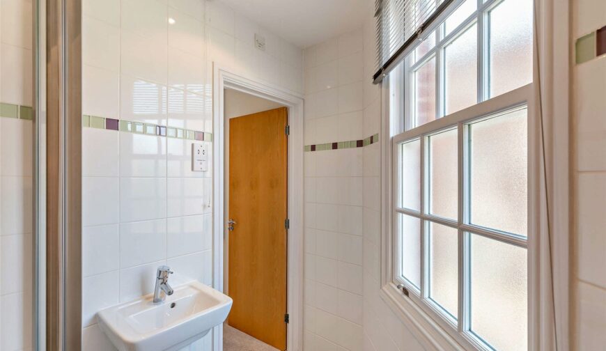 Apartment 2, Crescent House - Picture No. 20