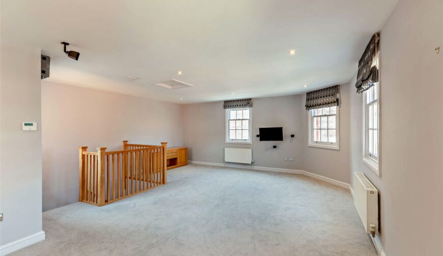 Apartment 2, Crescent House - Picture No. 22