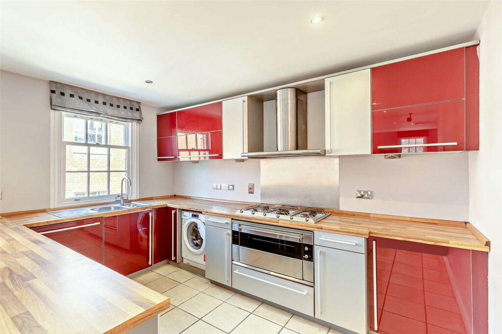 Apartment 2, Crescent House - Picture No. 29