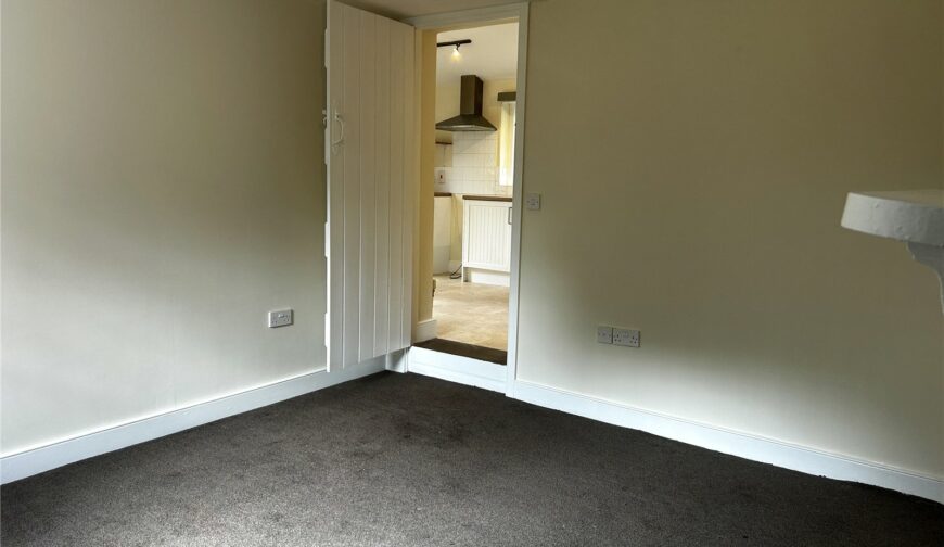 Cambridge Cottage, The Common - Picture No. 02