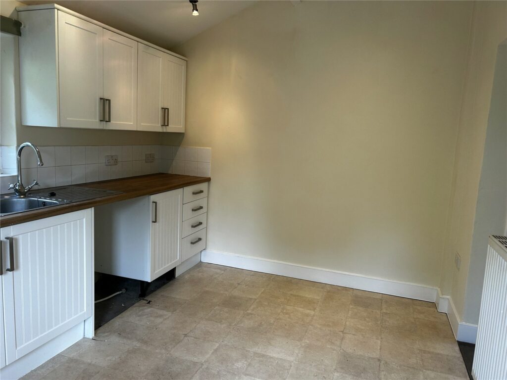 Cambridge Cottage, The Common - Picture No. 05