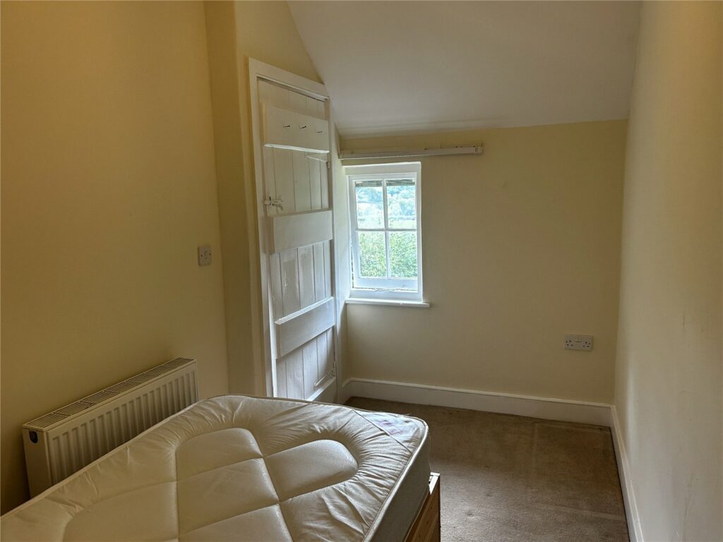 Cambridge Cottage, The Common - Picture No. 07