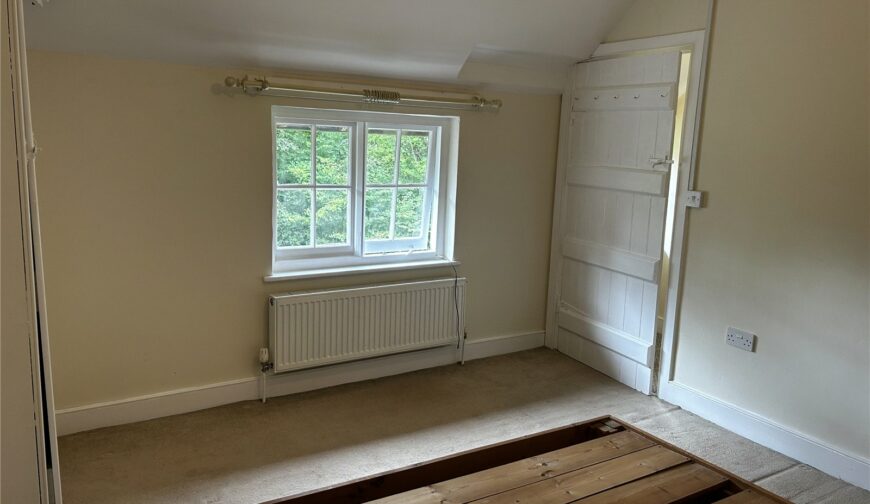 Cambridge Cottage, The Common - Picture No. 08