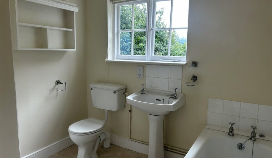 Cambridge Cottage, The Common - Picture No. 09