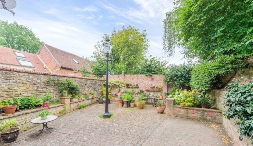 1 Berrington Court, Bell Lane - Picture No. 03