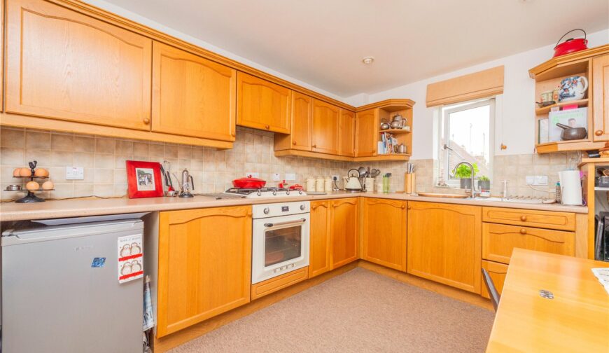 1 Berrington Court, Bell Lane - Picture No. 09