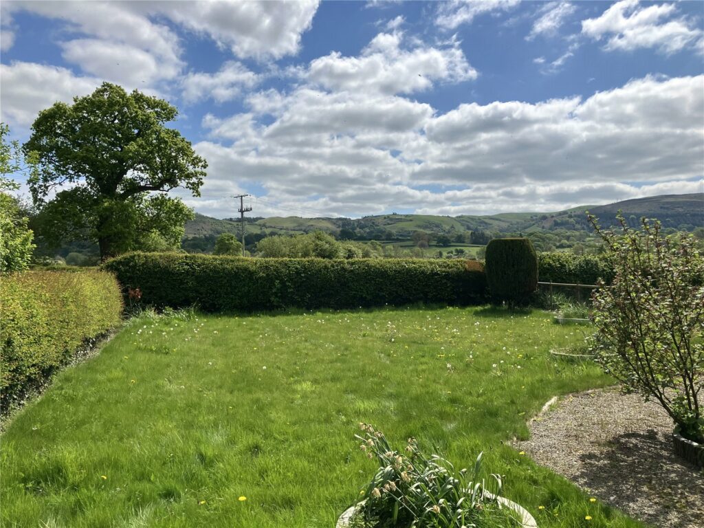 1 Tycoch Cottages - Picture No. 07