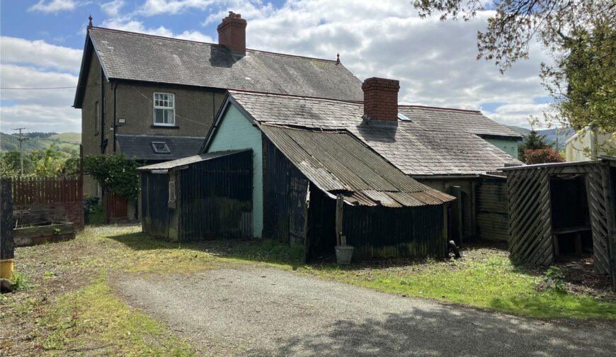 1 Tycoch Cottages - Picture No. 02