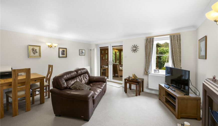 Motte Cottage, St. Marys Walk - Picture No. 09