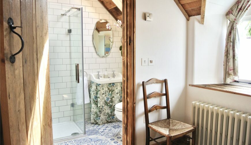 The Coach House, Betchcott - En Suite