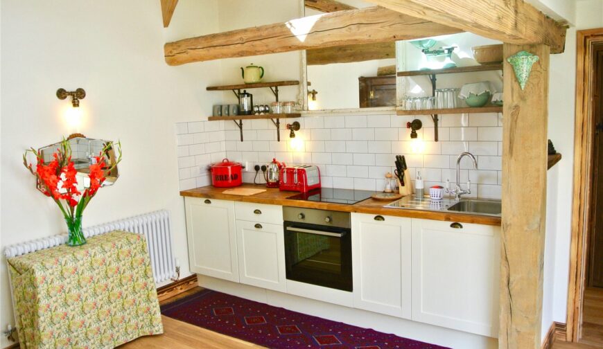 The Coach House, Betchcott - Cottage Kitchen