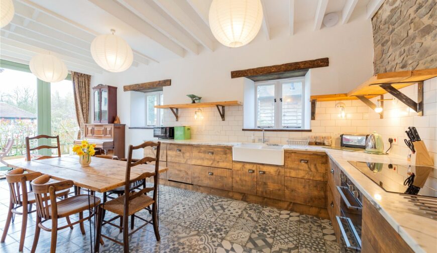 The Coach House, Betchcott - Kitchen / Dining
