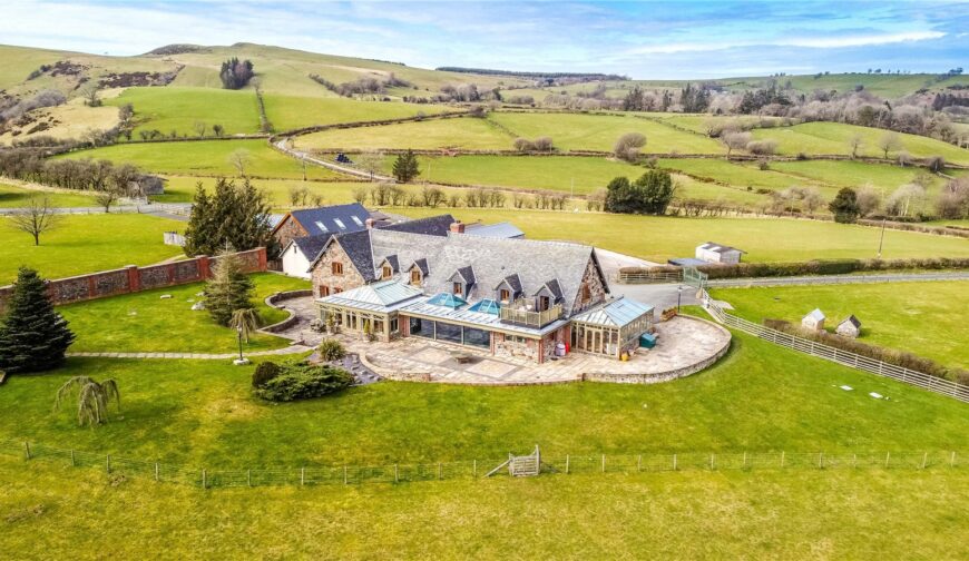 Pen-Yr-Allt, Trefeglwys - Exterior