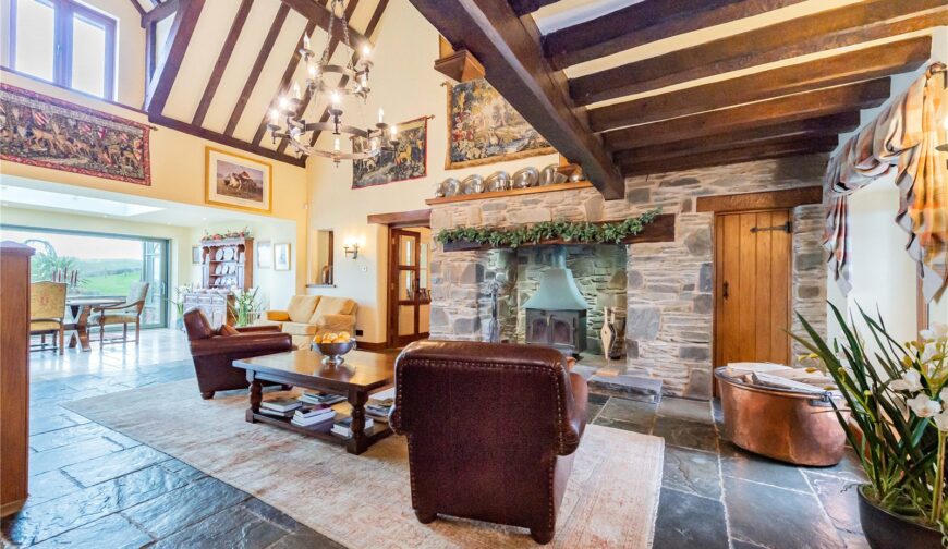 Pen-Yr-Allt, Trefeglwys - Hall