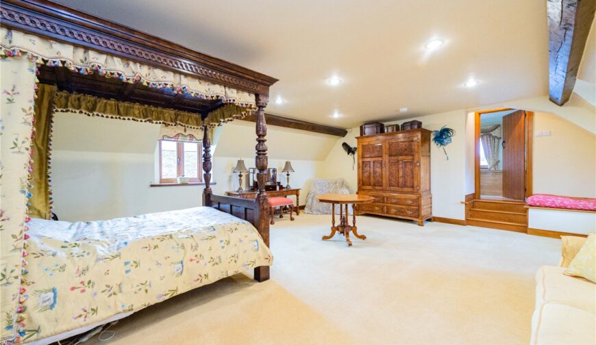 Pen-Yr-Allt, Trefeglwys - Master To Bath