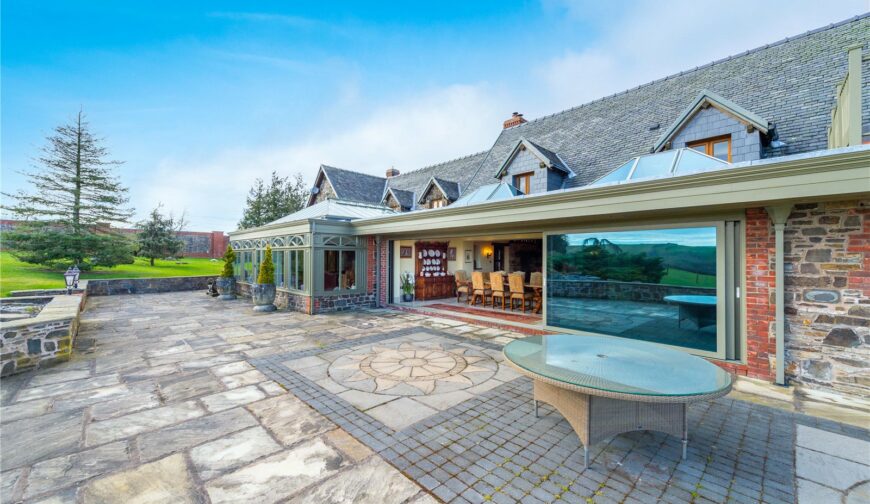 Pen-Yr-Allt, Trefeglwys - Terrace