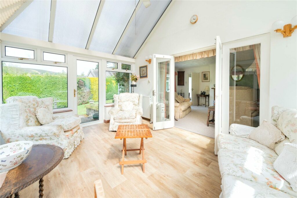 Kingswood, Helmeth Road - Picture No. 07