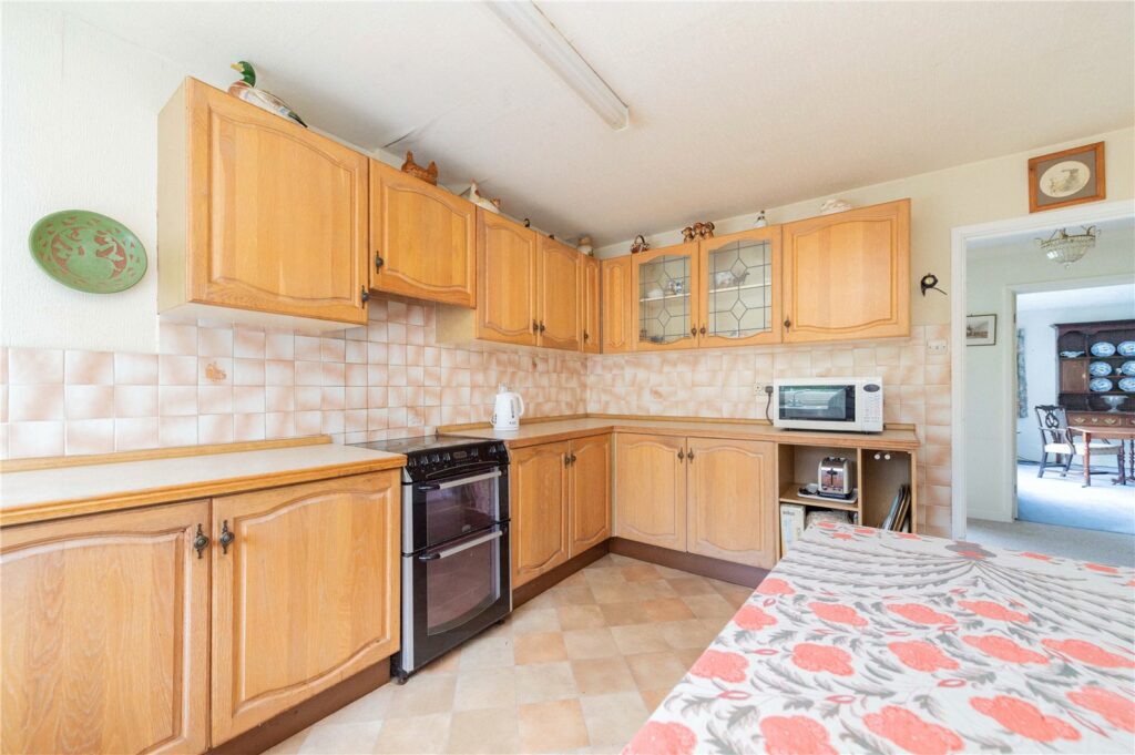 Kingswood, Helmeth Road - Picture No. 04