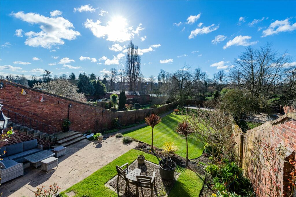 23 The Crescent, Town Walls - 25