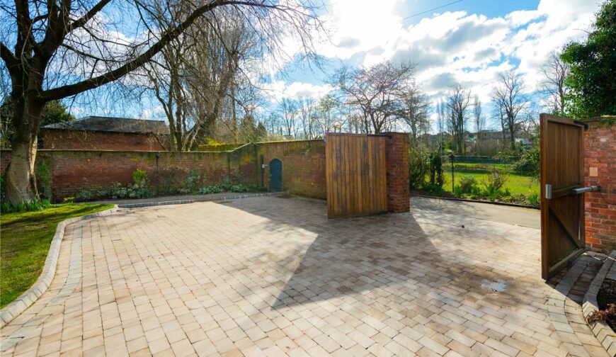 23 The Crescent, Town Walls - 26