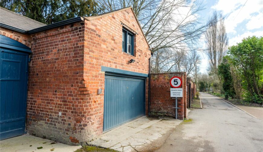 23 The Crescent, Town Walls - 27