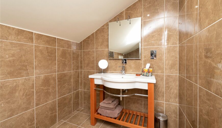 23 The Crescent, Town Walls - 23