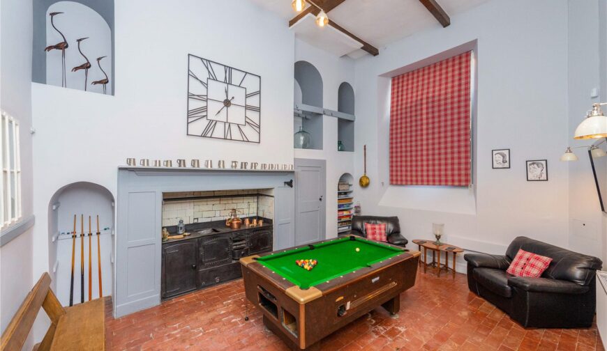 23 The Crescent, Town Walls - 24