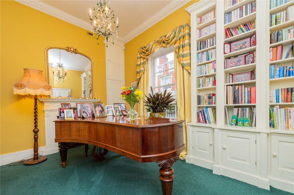 23 The Crescent, Town Walls - 10