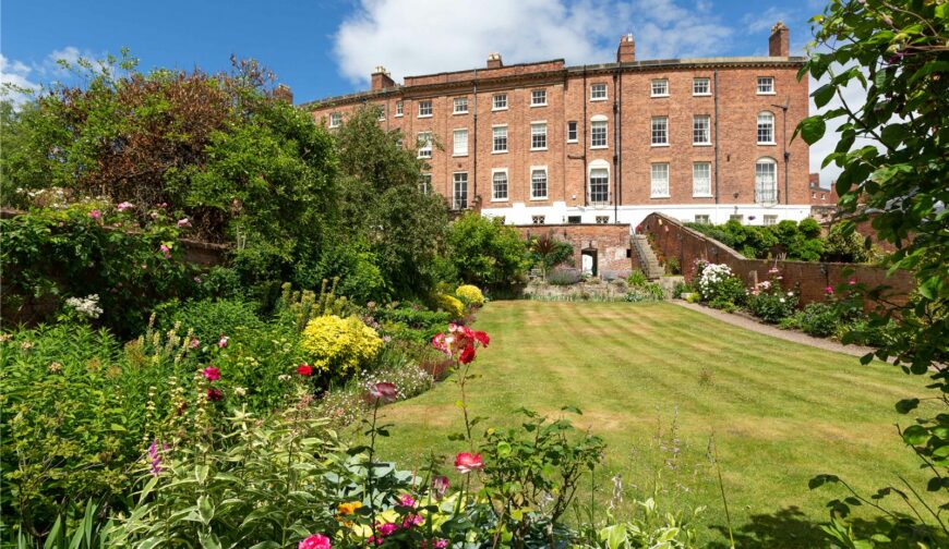 23 The Crescent, Town Walls - Picture No. 3