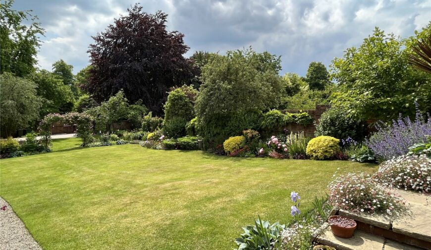 23 The Crescent, Town Walls - Picture No. 29