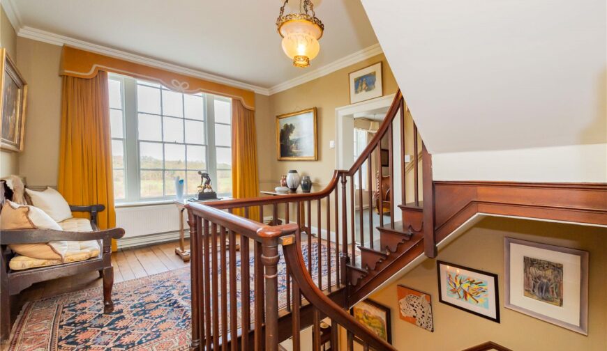 Roughton House, Roughton - Front Landing