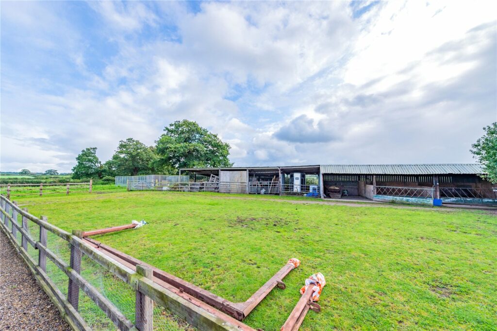 3 Dukes Cottages, Halghton - Picture No. 13