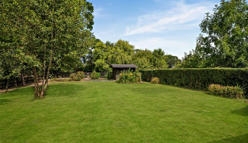 1 Station Road - Garden