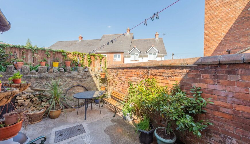 31 Brownlow Road - Courtyard